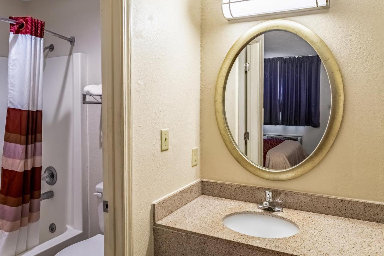 Red Roof Inn Columbus - Taylorsville Екстериор снимка