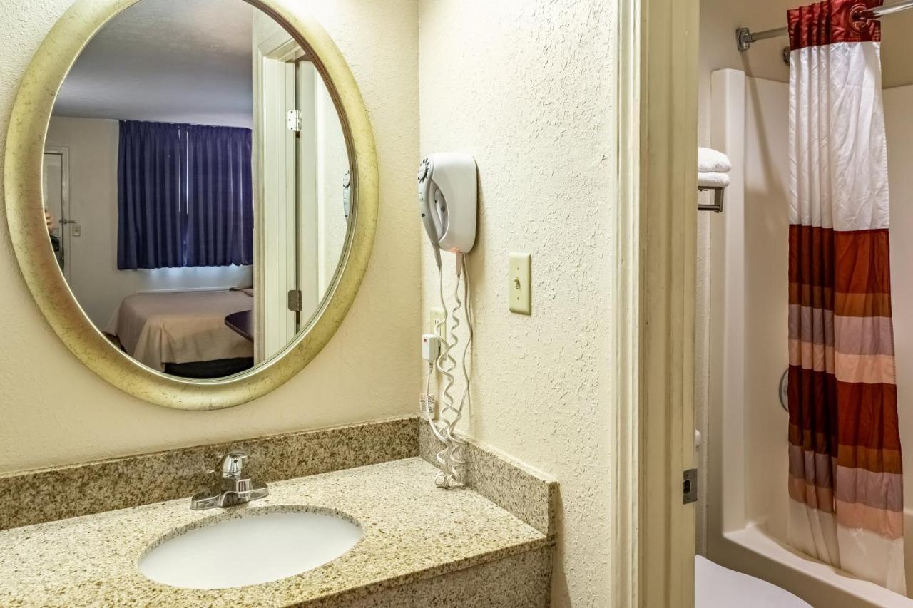 Red Roof Inn Columbus - Taylorsville Екстериор снимка