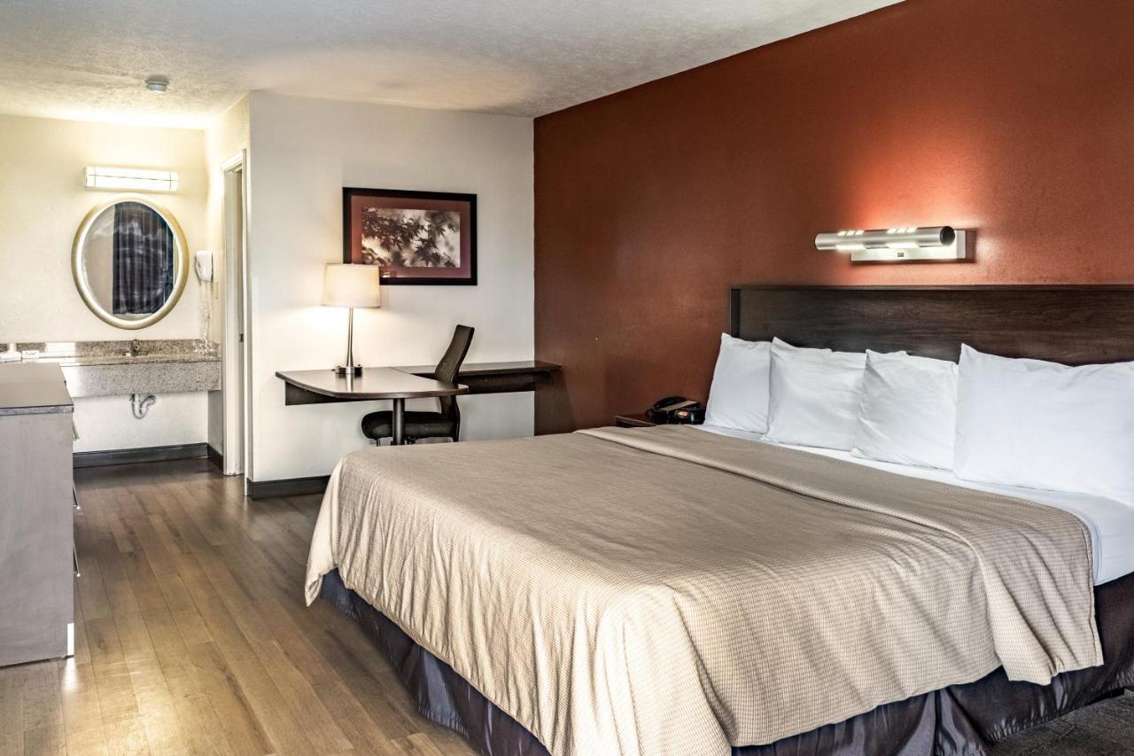 Red Roof Inn Columbus - Taylorsville Екстериор снимка