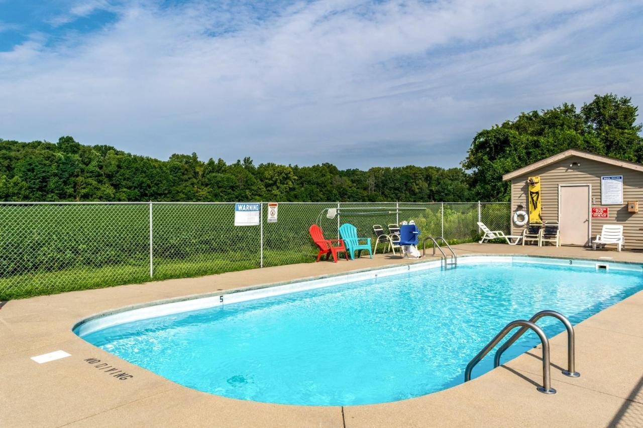 Red Roof Inn Columbus - Taylorsville Екстериор снимка