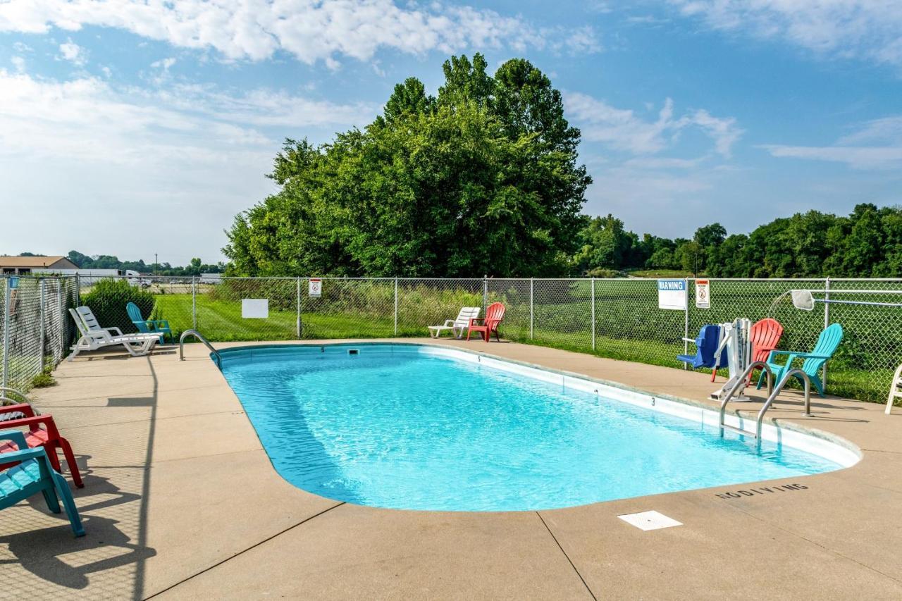 Red Roof Inn Columbus - Taylorsville Екстериор снимка